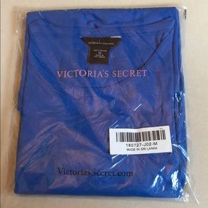 Victoria’s Secret M scoop neck royal blue tee